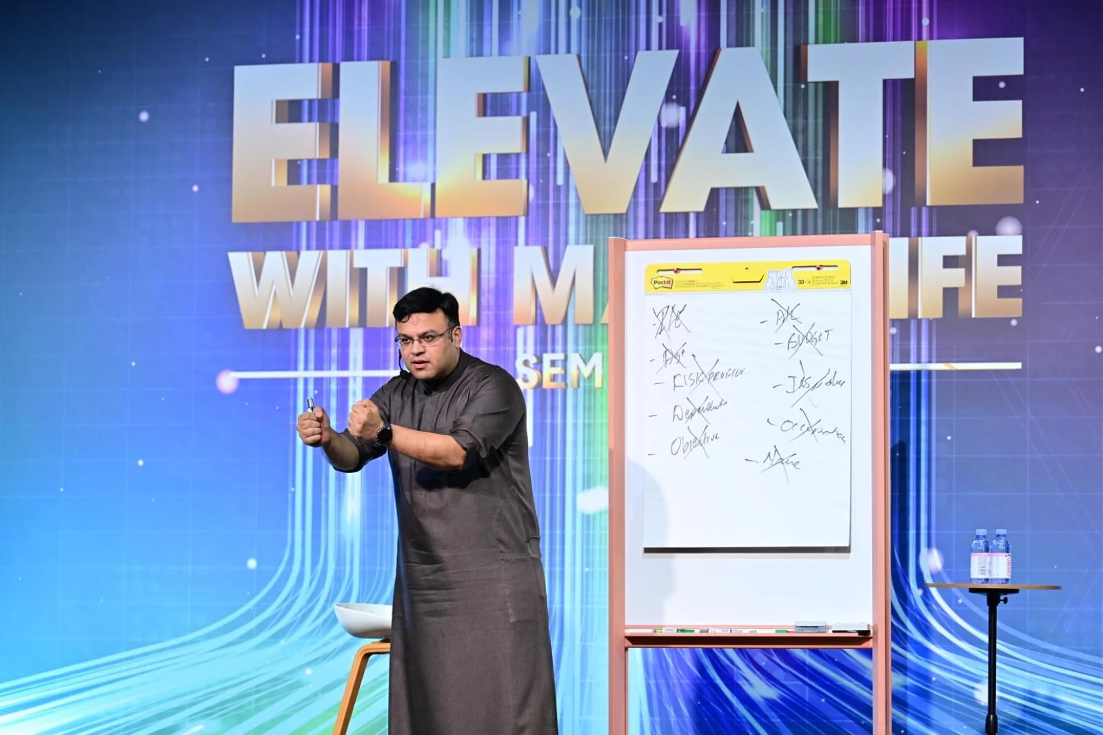 Dr Sanjay Tolani teaching with a whiteboard at a live seminar